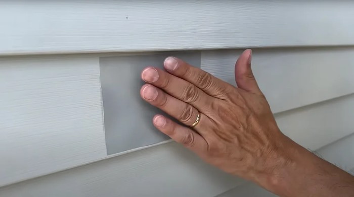How to Do Vinyl Siding Repair (Step-by-Step Guide) - Roofing Company ...