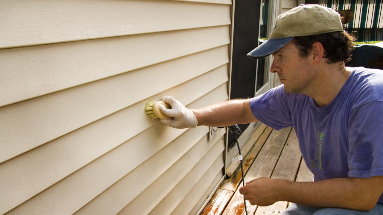 How to Repair Vinyl Siding | Angi